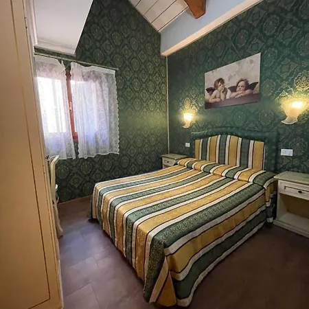 Residenza La Campana Guest house